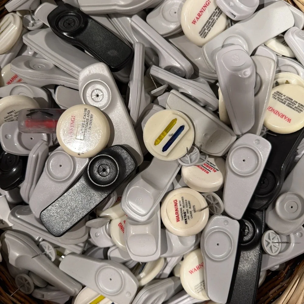 Lot of 100 Security Tags Anti Theft Sensors Retail Clothing Clothes